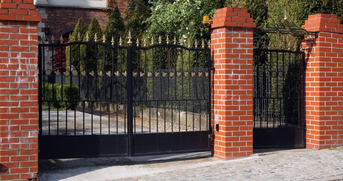 Linmoore Fencing & Iron Works, Inc.
