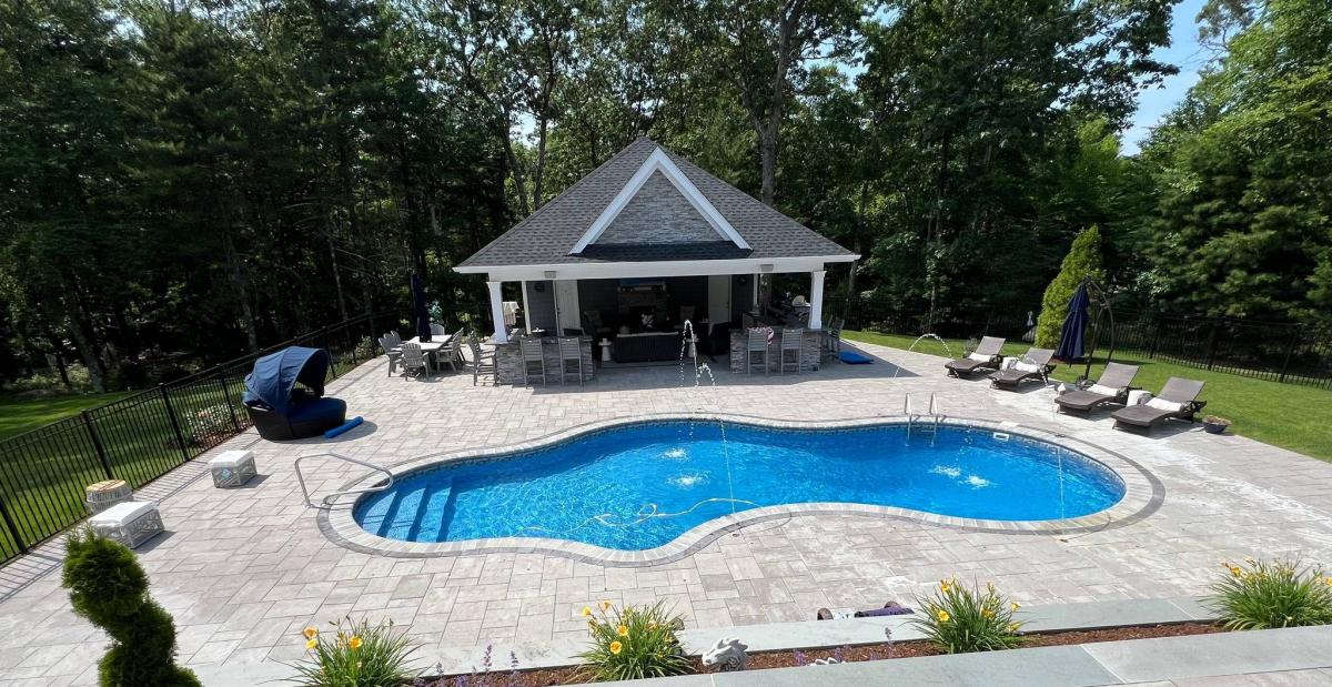 Signature Pool & Spas