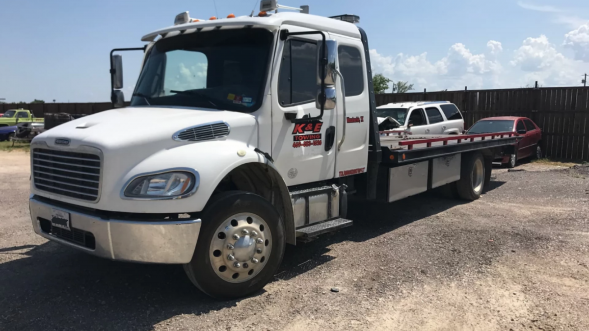 K & E Towing
