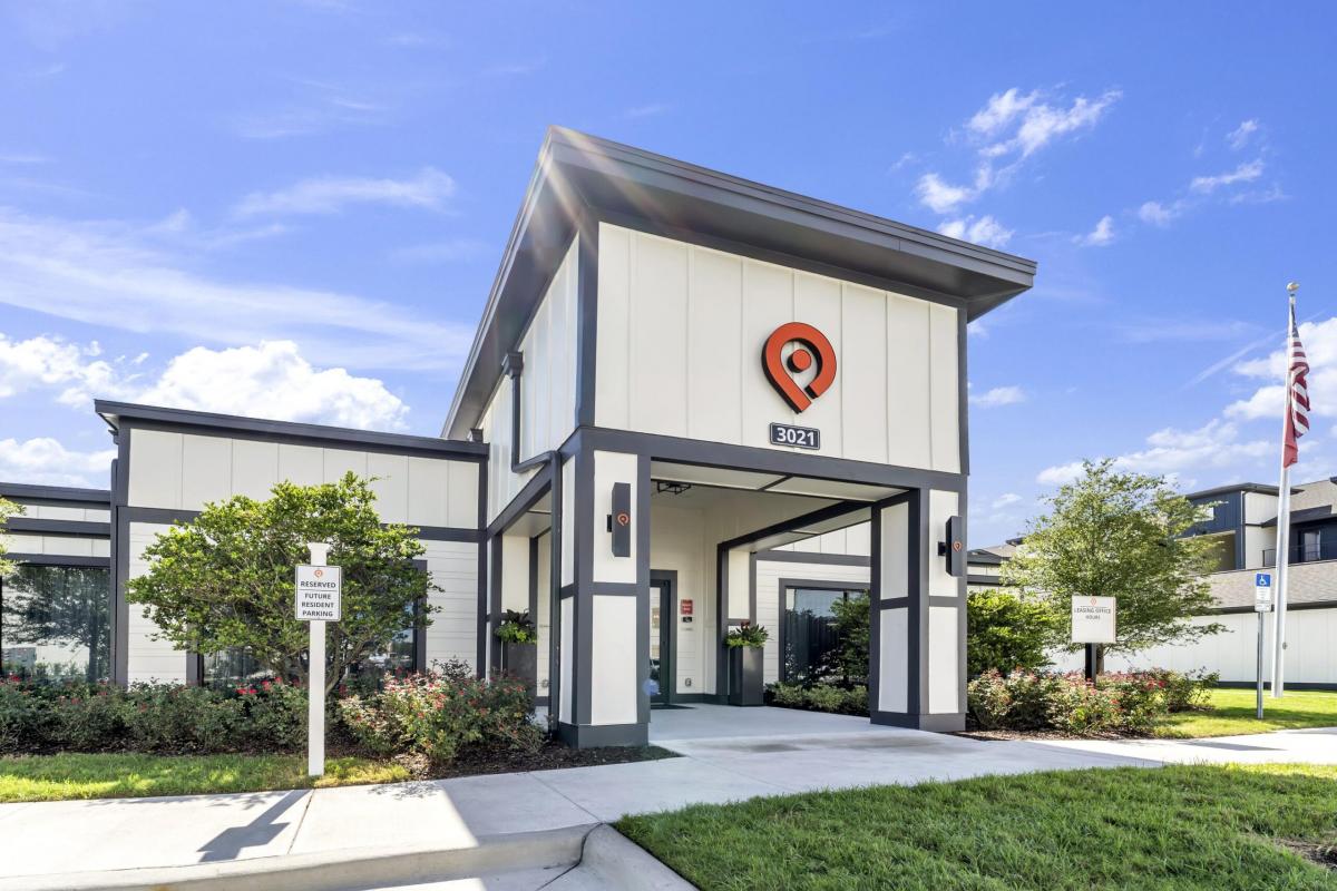 Pointe Grand Southlake Apartments